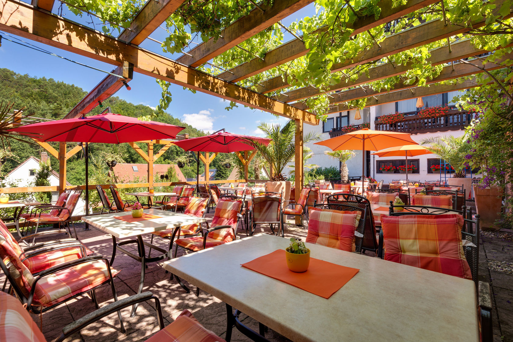 Restaurant & Terrasse 3 Sterne Hotel in Erfweiler / Pfalz Dahner Felsenland Naturpark Pfälzer Wald